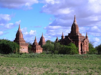 Temples Between Old and New Bagan.jpg