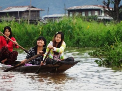 Intha Young Women in Boat.jpg