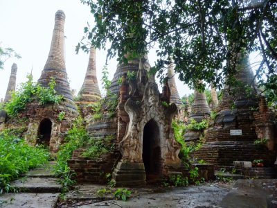 Pagodas - Shwe Indein Site (2).jpg