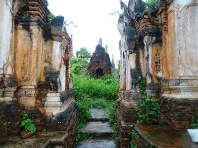 Pagodas - Shwe Indein Site.jpg