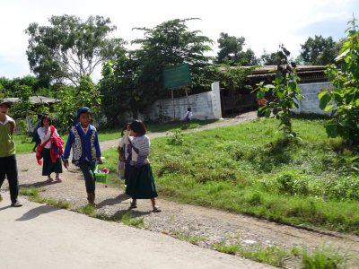 School Children Returning Home - Nyaungshwe (6).jpg