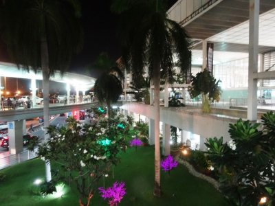 Manila Airport Nightime - Ninoy Aquino International.jpg