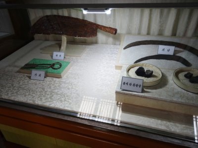 Historical Tools and Blades - Koryo Museum 고려박물관