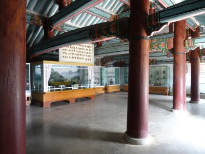 Interior of Taesong Hall 대성전 - Koryo Museum 고려박물관