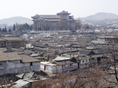 Old Kaesong and Kaesong Schoolchildren's Palace.jpg