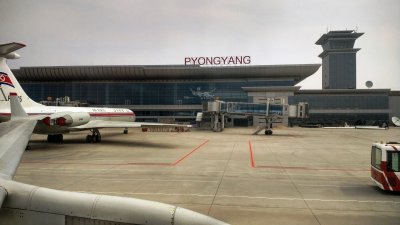 Pyongyang Sunan International Airport FNJ and Ilyushin Il-62.jpg