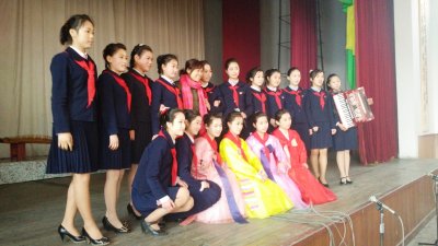 Tourists with Kang Pan-sok School Performers (1).jpg