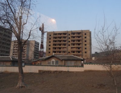 Unfinished Apartment Building - Mangyongdae-dong.jpg