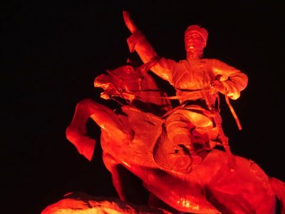 Damdin Sukhbaatar Equistrian Statue at Night (2).jpg