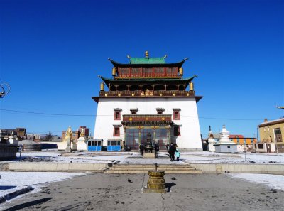 Main Temple - Magjid Janraisig Sum - Gandantegchinlen Monastery (2).jpg