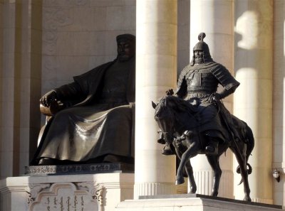 Statue of General Muqali to Guard Genghis Khan.jpg