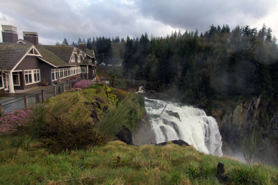 snoqualmie falls.jpg