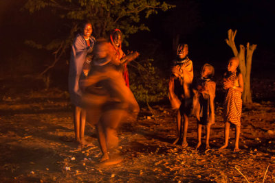 Dansend Himbameisje