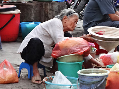 Woman near the main market - Hanoi, Vietnam