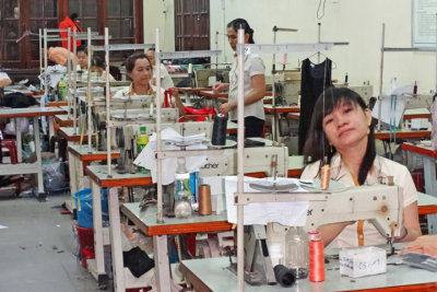 Seamstresses preparing garments at the Thang Loi Company, Hoi An,Vietnam