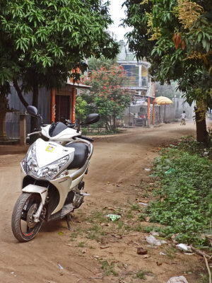 Our first look at a Cambodian village - near the Customs Office - Cambodian/Vietnamese border