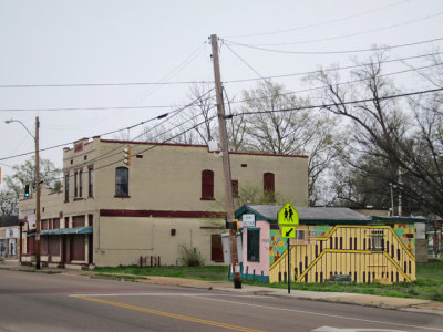 A small structure with a mural of a piano - across the street from the Stax Museum of American Soul Music