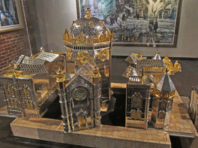 Silver (and gold?) synagogue at the Belz Museum of Asian and Judaic Art in Memphis, Tennessee