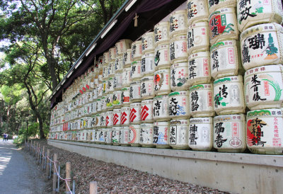 Sake barrels (kazaridaru) on the gravel road entrance to the Meiji Shrine - Tokyo