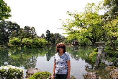 Judy near the Kasumiga-ike Pond (with its Kotojitoro Lantern - right) in the Kenroku-en Garden - Kanazawa