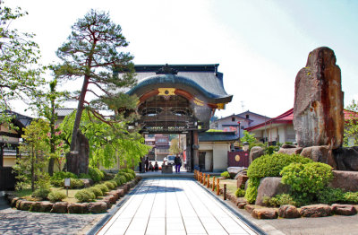 The gate for the Takayama Betsuin Shorenji Temple in Takayama