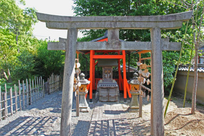 Small torii (gate) and small shrine (??) seen while walking to a tea ceremony at the Kodaiji Temple in Kyoto