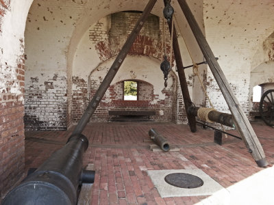 Canon and apparatus to lift heavy pieces - in the fortified veranda of Fort Pulaski on Cockspur Island