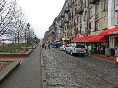 Stores, restaurants and taverns along River Street next to the Savannah River (on the left) - Savannah