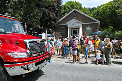 Before the museum - end of the parade