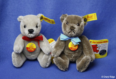 Steiff Original teddy bears 1980s grey 0207/14 and caramel 0202/14 