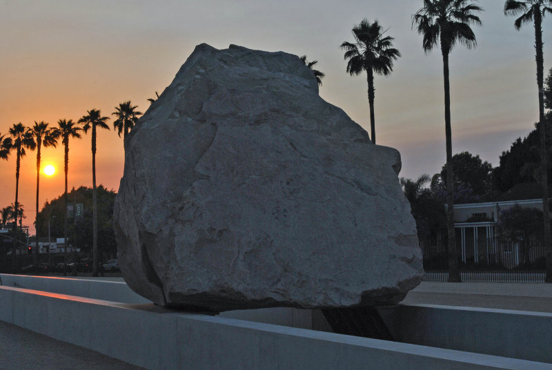 levitated_mass.jpg