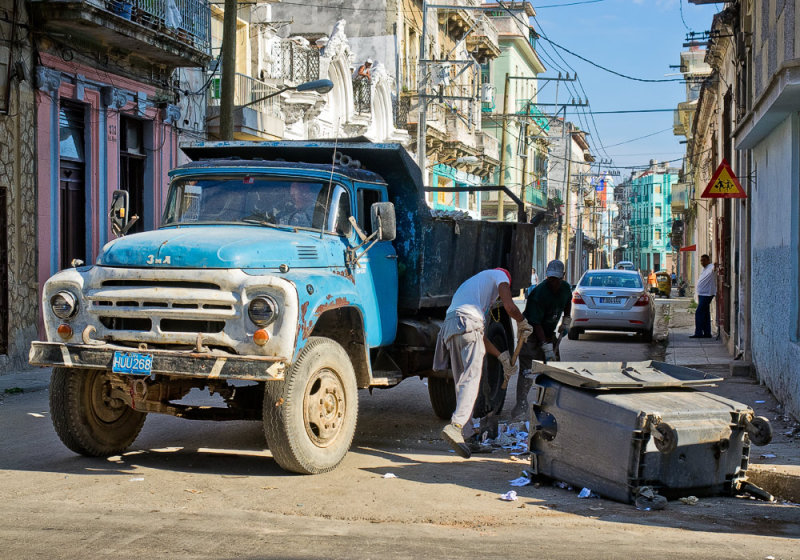 P3272027-The-Bin-Men.jpg