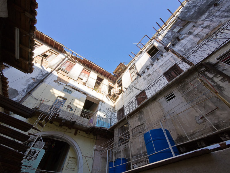 P3311746-Behind-the-facade.jpg
