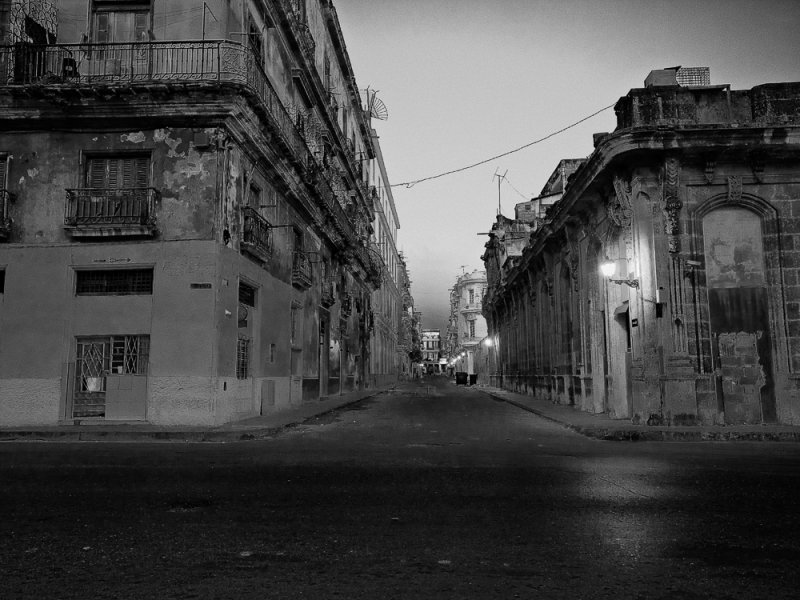 P3221000-dawn-light-B+W.jpg
