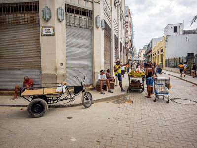 P3272493-1-legged-seller.jpg