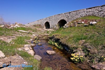 Limestone bridge from the Middle Ages