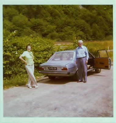 Grandpa, grandma and the grey Audi 80LS