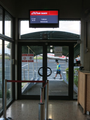 Departures, Papeete airport (10/30/2013)