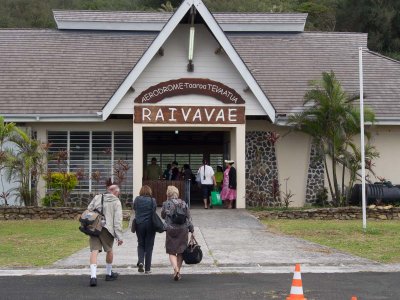 Arriving Raivavae airport (10/30/2013)
