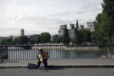 Musicien sur le pont de Sully