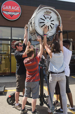 Lifting the 18 K light onto the Super Stand