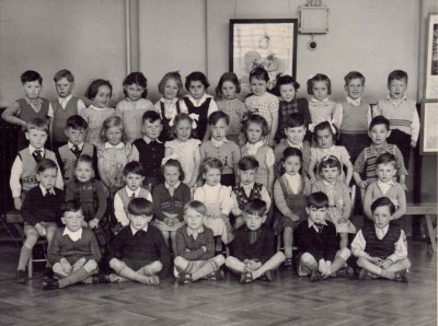 Mayville Primary 1957? I'm top left looking bemused