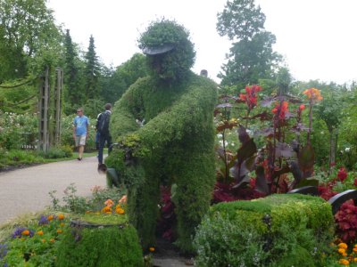 Topiary Gardener in Regents Park