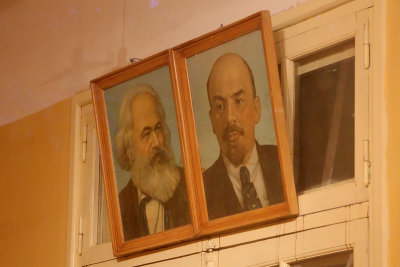 Marx - Lenin ( Uncle Ho 's room in Hanoi )