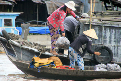 Cairang Floating Market