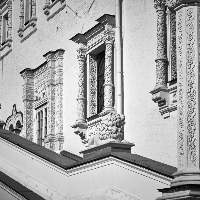 Palace of Facets, Windows.