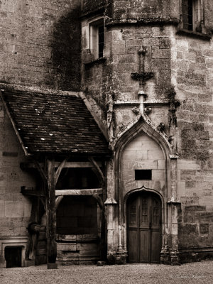 Château, courtyard.