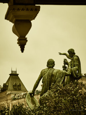 Monument to Minin and Pozharsky.