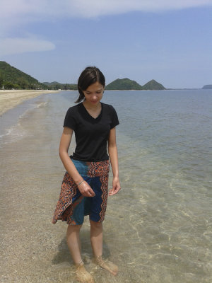 19 Zoe Beach.jpg