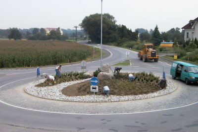 1999: Bau des Kreisverkehrs in Ofenbach